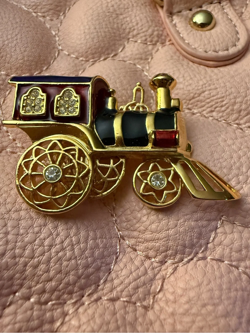 Avon Goldtone Festive Brooch - Vintage Collection